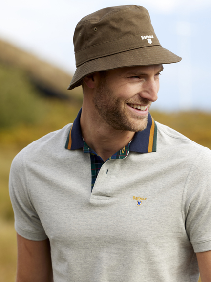 Anglerhut und Poloshirt von Barbour