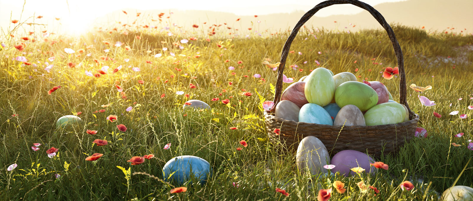 Osterkörbchen auf einer Wiese